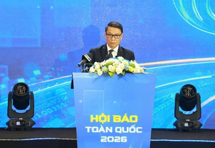 Ông Nguyễn Đức Lợi - Phó Chủ tịch thường trực Hội Nhà báo Việt Nam, Trưởng ban Tổ chức Hội báo toàn quốc 2026 phát biểu bế mạc. Ảnh: Internet