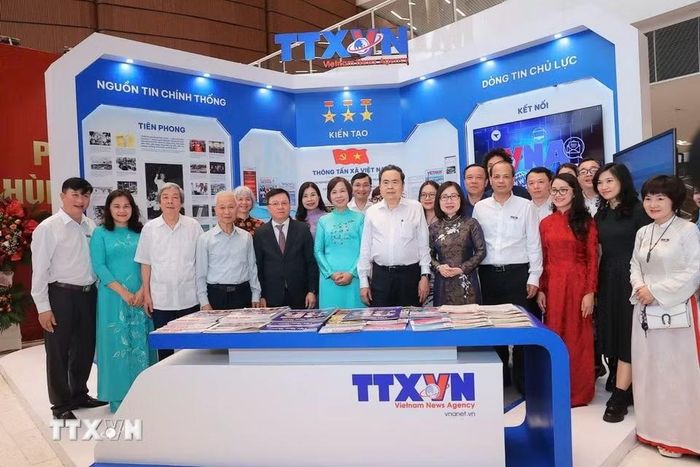 Chủ tịch Quốc hội Trần Thanh Mẫn với các đại biểu TTXVN tại Hội Báo toàn quốc 2026. (Ảnh: TTXVN)