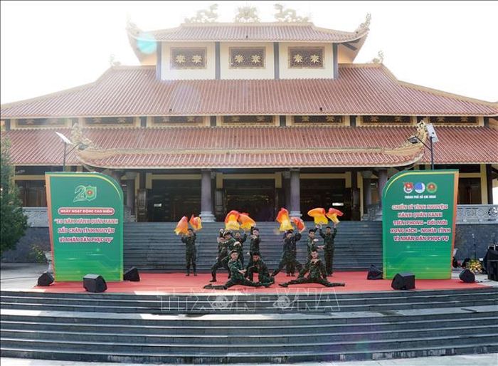 Tiết mục nhảy hiện đại “Hào khí Việt Nam” do đoàn viên, thanh niên biểu diễn tại Ngày hoạt động cao điểm “20 năm Hành quân xanh - Dấu chân tình nguyện, vì nhân dân phục vụ”.