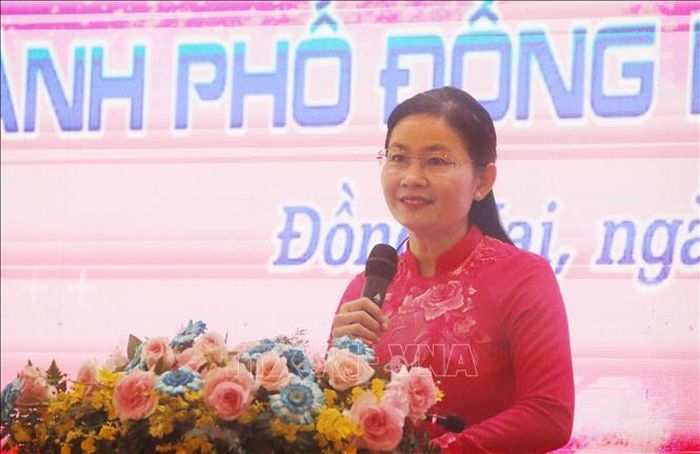 Bà Tôn Ngọc Hạnh, Ủy viên Trung ương Đảng, Phó Bí thư Thường trực Thành ủy, Chủ tịch HĐND TP Đồng Nai phát biểu tại lễ tuyên dương.