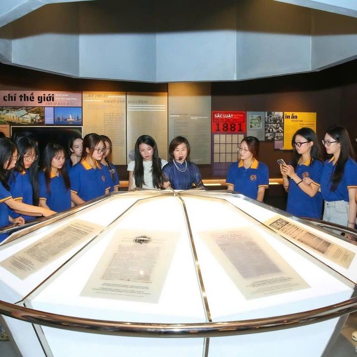 Bảo tàng Báo chí Việt Nam không chỉ là nơi đến tham quan, mà còn là nơi học về lòng yêu nước, đạo đức nghề nghiệp, sự dấn thân, tinh thần phụng sự nhân dân và trách nhiệm bảo vệ sự thật của báo chí cách mạng Việt Nam.