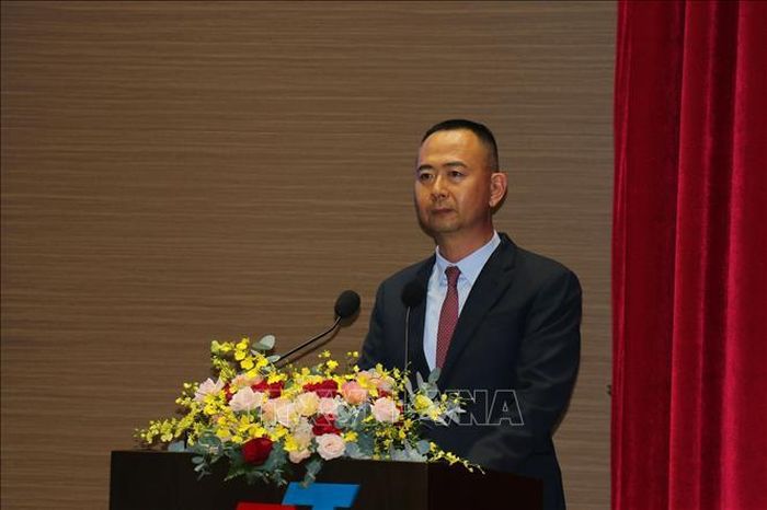 Ông Hsieh Mao Shan, Chủ tịch HĐQT Công ty TNHH Kỹ nghệ Cửa Ý - Á Châu phát biểu tại lễ tổng kết Tháng Công nhân và Tháng hành động về an toàn vệ sinh lao động năm 2026.