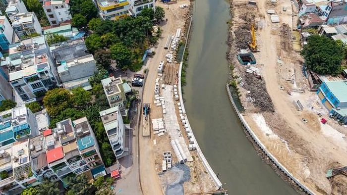 Hạng mục chính của những gói thầu trên gồm: nạo vét, xây kè bảo vệ bờ rạch Xuyên Tâm và cách rạch nhánh; xây dựng kè bằng cừ ván bê tông cốt thép ứng lực, nạo vét lòng rạch đạt cao trình đáy 3,5m với bề rộng 20-30m; đầu tư hệ thống thu gom nước thải, nước mưa tách rời.