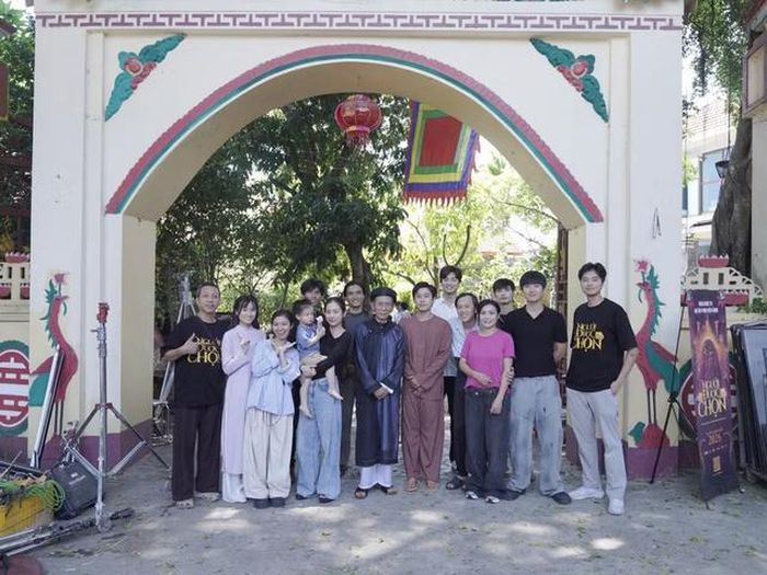 Đoàn làm phim Người được chọn.