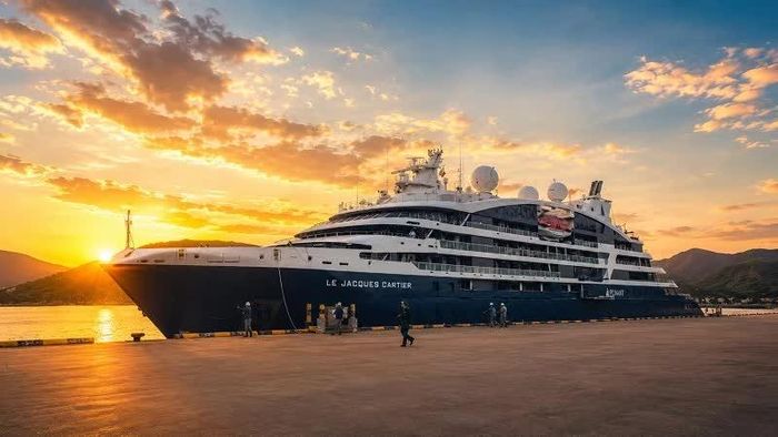 Tàu du lịch quốc tế Le Jacques Cartier cập Cảng Quy Nhơn.