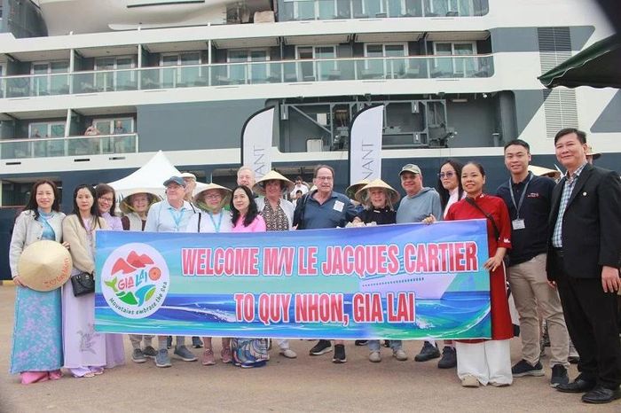 Ngành du lịch Gia Lai chào đón du khách quốc tế đến tỉnh bằng đường tàu biển. 