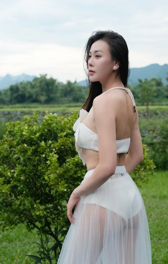 Nhiều khán giả bày tỏ sự vui mừng khi thấy Phương Oanh xuất hiện trở lại với tinh thần tích cực sau những biến cố đã trải qua. 