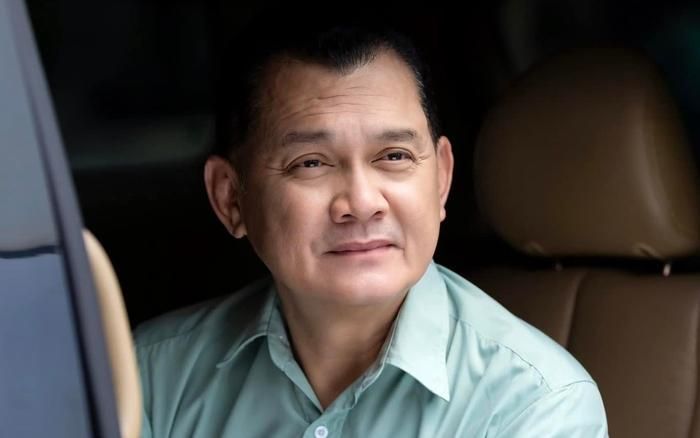 Ở tuổi mà nhiều người lựa chọn nghỉ ngơi, NSƯT Hữu Châu vẫn miệt mài với từng vai diễn, từng vở kịch.
