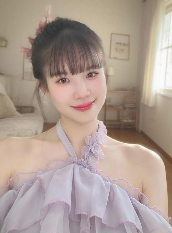 Giữa làn sóng ca sĩ, hoa hậu lấn sân điện ảnh, sự vắng bóng của ca sĩ Khởi My khiến nhiều khán giả tiếc nuối. Ảnh: FBNV