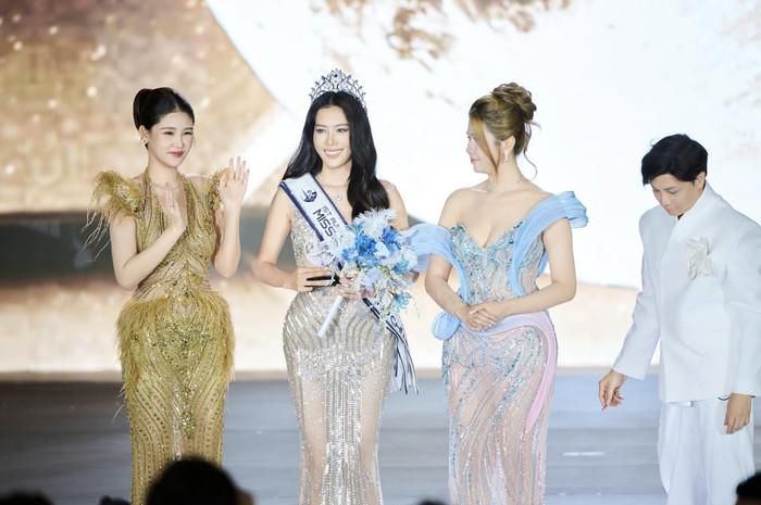 Nam Em giành danh hiệu Á khôi 1 tại Miss Cosmo TP.HCM 2026.
