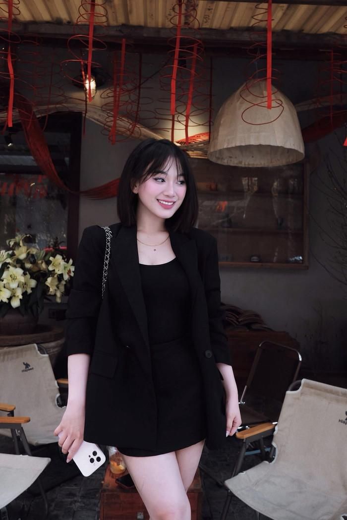 Vợ của Hồ Văn Cường là Nguyễn Linh, một giáo viên dạy Ngữ văn, người mà theo Cường, luôn là điểm tựa tinh thần mỗi khi anh bước ra sân cỏ. Ảnh: FBNV