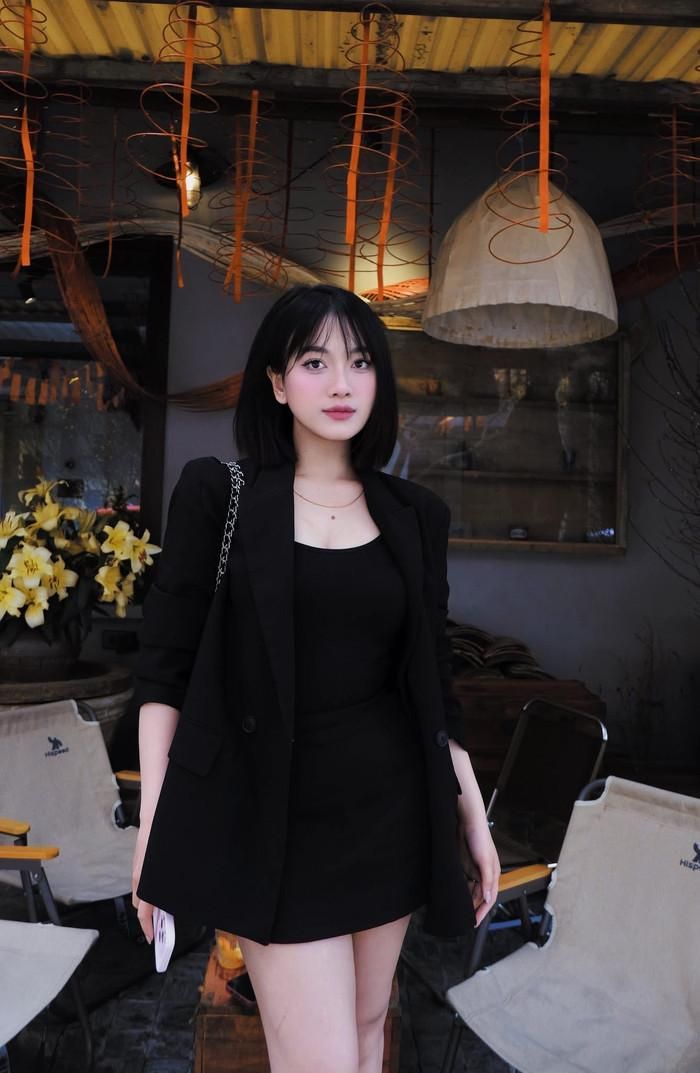 Vóc dáng của vợ Hồ Văn Cường được ngợi khen sau khi sinh con. Ảnh: FBNV