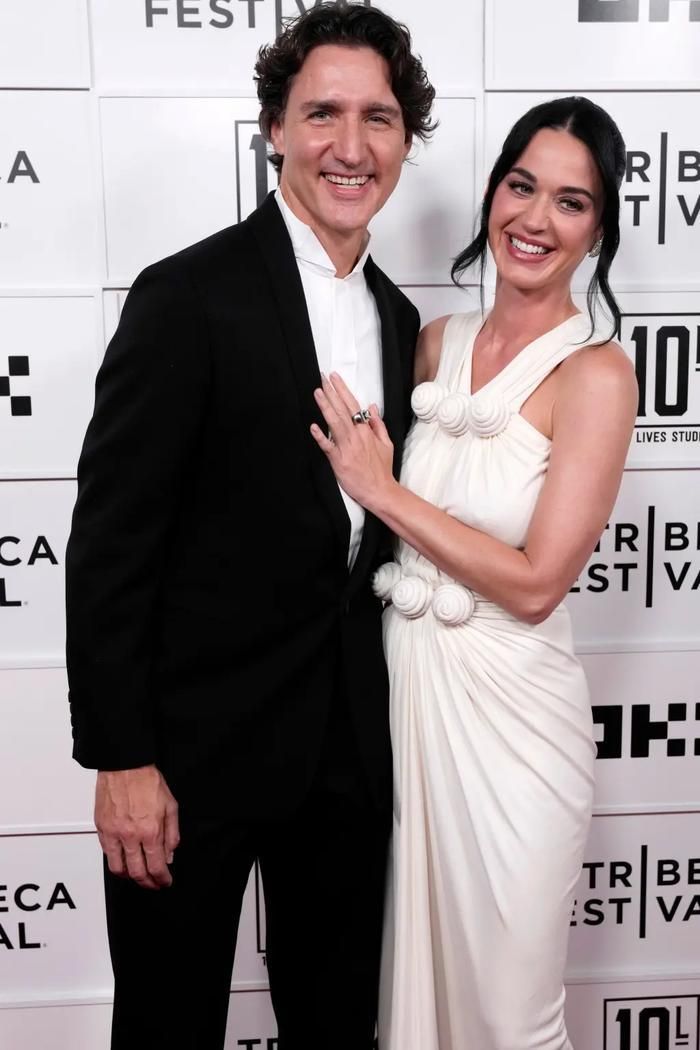 Katy Perry được cho là đang có tình yêu hạnh phúc bên cạnh Justin Trudeau.
