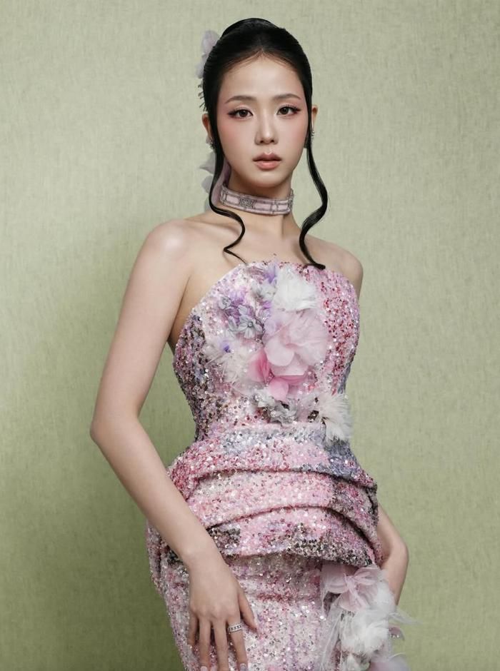 Jisoo được nhận xét ngày một thăng hạng về nhan sắc.