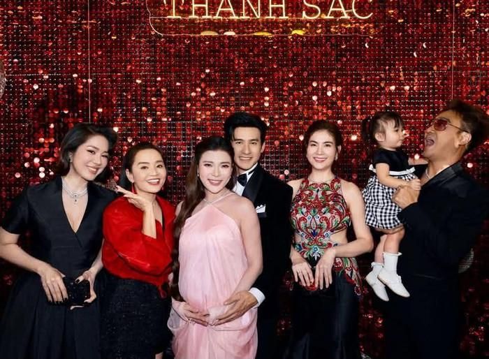 Lê Phương cùng đồng nghiệp đến chúc mừng Lương Thế Thành.