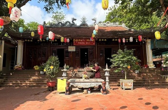 Đền Mẫu Thoải thuộc cụm di tích danh thắng Phong Mục được tu bổ, tôn tạo, đáp ứng nhu cầu sinh hoạt tín ngưỡng của Nhân dân.
