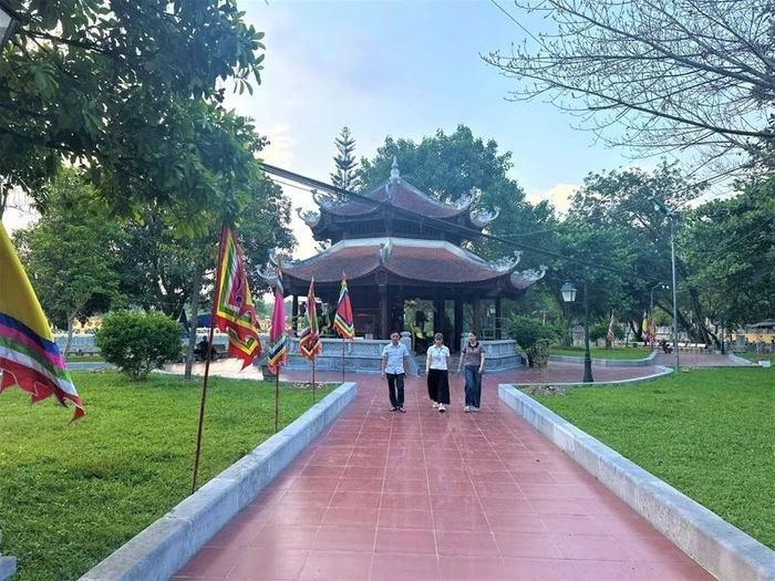 Đền Sòng Sơn được quan tâm tu bổ, tôn tạo thu hút du khách đến tham quan, chiêm bái.