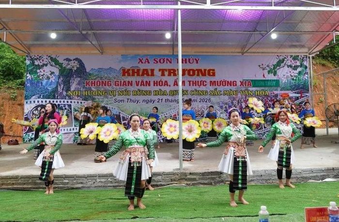 Một tiết mục văn nghệ tại buổi lễ.