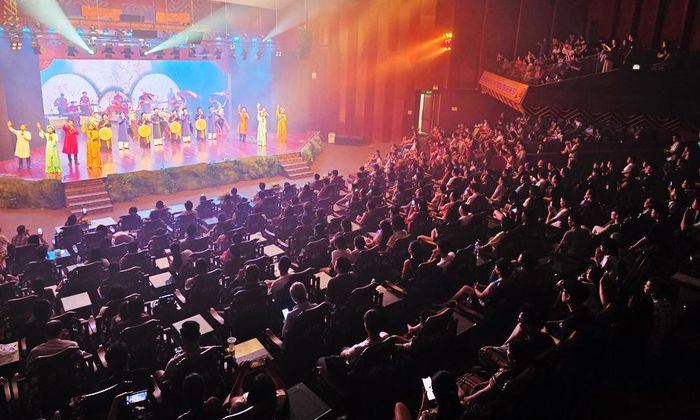  Tối 20/6, không gian Nhà hát Dân ca Quan họ Bắc Ninh chật kín khán giả. 