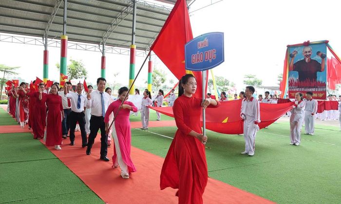  Các khối tham gia diễu hành biểu dương lực lượng. 