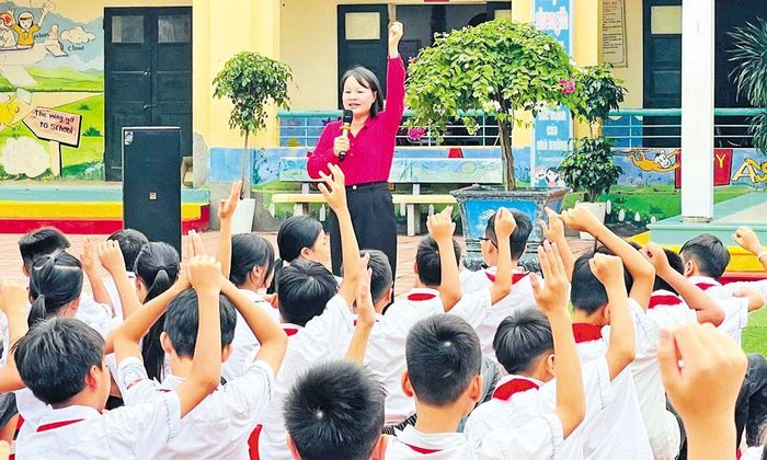 Phụ nữ xã Phúc Hòa tổ chức chương trình truyền thông kiến thức về phòng chống xâm hại trẻ em và bạo lực học đường cho học sinh của các trường trên địa bàn.