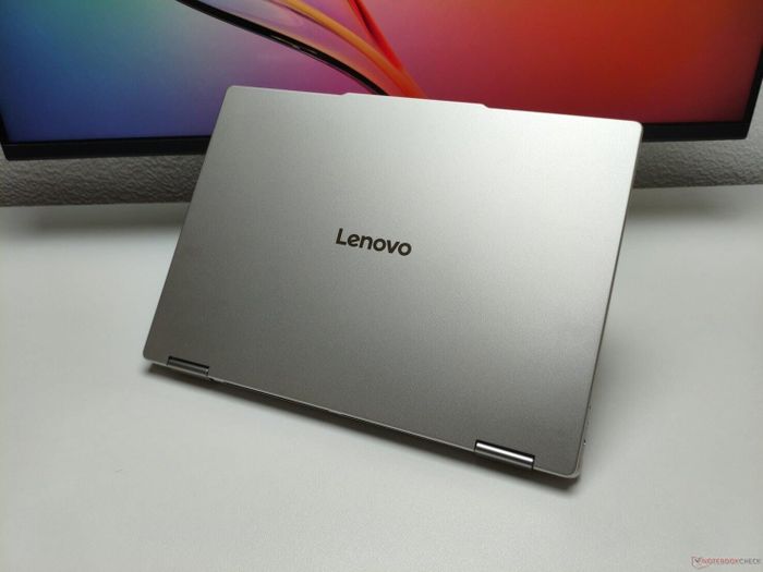Lenovo Yoga 7a đang được giảm giá 27% với cấu hình 24GB RAM và 1TB SSD.