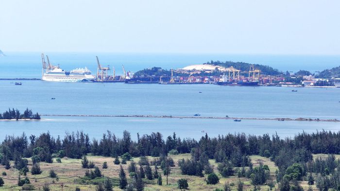 Lợi thế cửa ngõ ra biển của khu vực góp phần định hình vai trò của Đà Nẵng trên tuyến Hành lang kinh tế Đông - Tây. Ảnh: P.GIANG