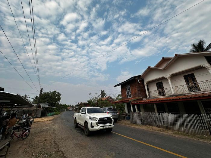 Hạ tầng giao thông ở các tỉnh Nam Lào vẫn cần được đầu tư, nâng cấp để tăng tính kết nối. Ảnh: P.GIANG
