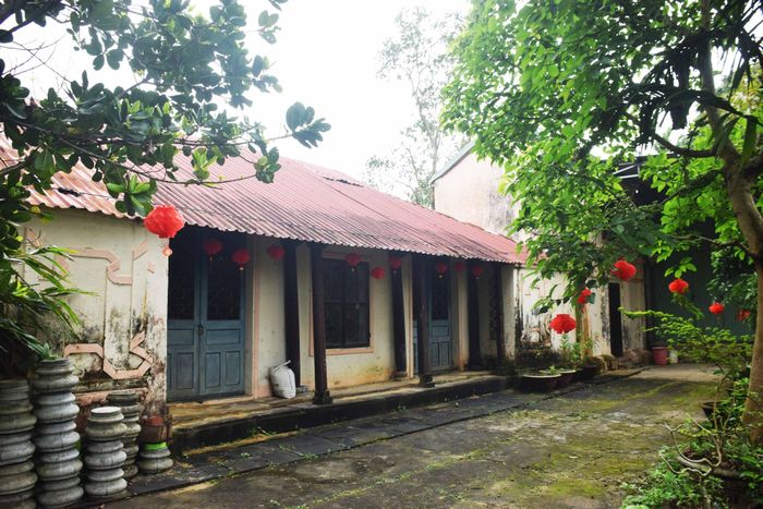 Ngôi nhà cổ của gia đình ông Tán Tỉnh được xây dựng từ khi có đình làng Bồ Bản có niên đại hơn 200 năm. Ảnh: ĐOÀN HẠO LƯƠNG