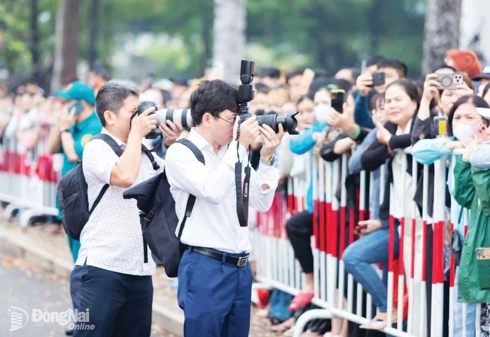 Phóng viên tác nghiệp tại Lễ giao quân thành phố Đồng Nai năm 2026. Ảnh: Thành Nam