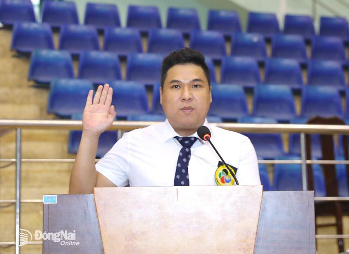 Đại diện lực lượng trọng tài tuyên thệ. Ảnh: Huy Anh