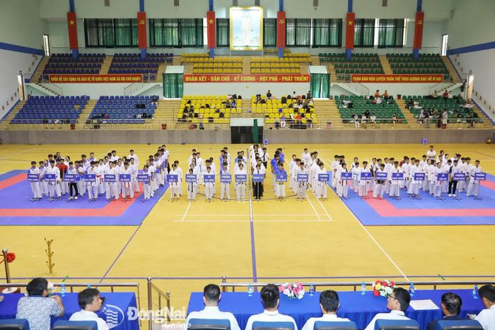 Quang cảnh lễ khai mạc giải Karate Đại hội Thể dục thể thao thành phố Đồng Nai. Ảnh: Huy Anh