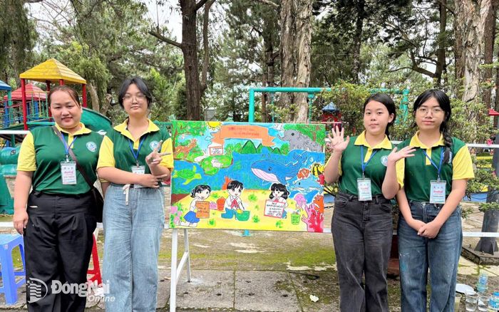 Các em thiếu nhi tham gia phần thi vẽ tranh tại Festival Thiếu nhi toàn quốc lần thứ I năm 2026. Ảnh: ĐVCC