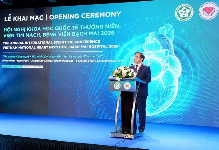 PGS.TS Đào Xuân Cơ, Giám đốc Bệnh viện Bạch Mai phát biểu tại hội nghị - Ảnh: VGP