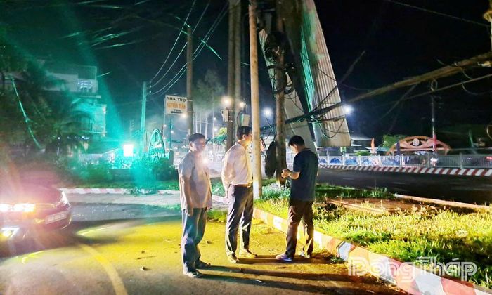 Phó Chủ tịch UBND tỉnh Huỳnh Minh Tuấn trực tiếp kiểm tra hiện trường, chỉ đạo công tác khắc phục hậu quả thiên tai.