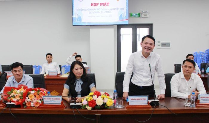 Đồng chí Phạm Thế Vinh, Phó Trưởng Ban Tuyên giáo và Dân vận Tỉnh ủy phát biểu tại buổi họp mặt.
