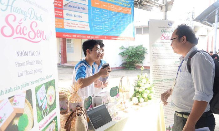 Sản phẩm về sen xuất hiện tại Cuộc thi.