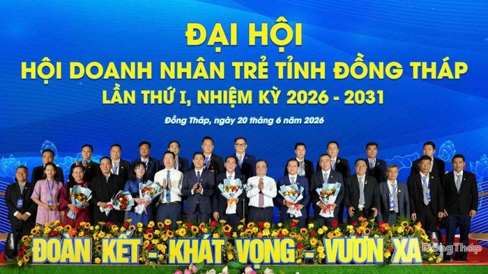 Ban Chấp hành Hội Doanh nhân trẻ tỉnh Đồng Tháp khóa I ra mắt Đại hội.