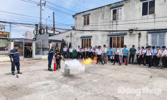 Hướng dẫn kỹ năng xử lý bình gas phát cháy.