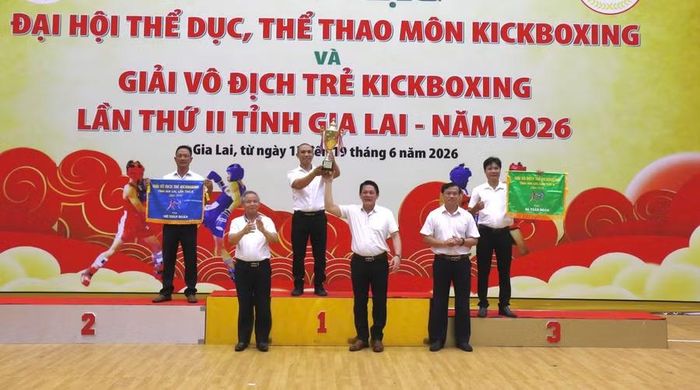 Võ đường Đỗ Thanh Tấn đoạt cúp vô địch Giải vô địch trẻ kickboxing tỉnh Gia Lai năm 2026. Ảnh: H.V