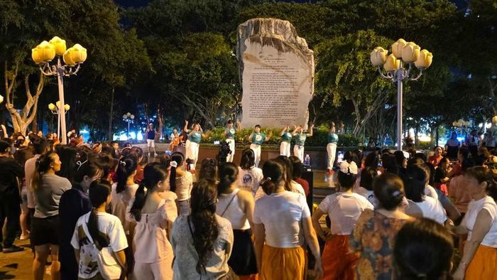 Chương trình thu hút đông đảo người dân theo dõi, cổ vũ. Ảnh: Bá Bính