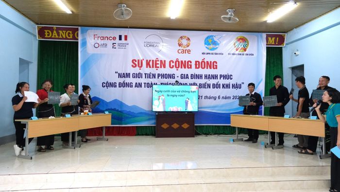 Đại diện các hộ gia đình trên địa bàn xã Tân Uyên tham dự trò chơi tại sự kiện.