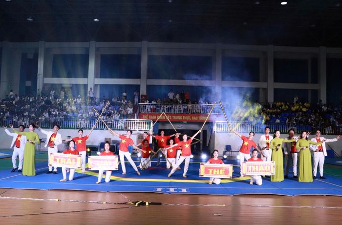 Tiết mục văn nghệ tại lễ khai mạc.