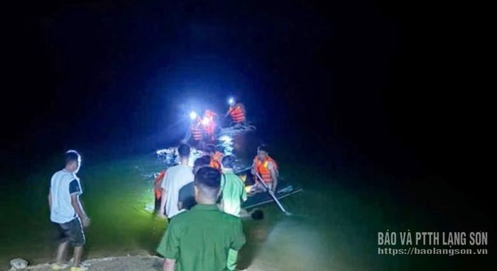 Các lực lượng tìm kiếm nạn nhân