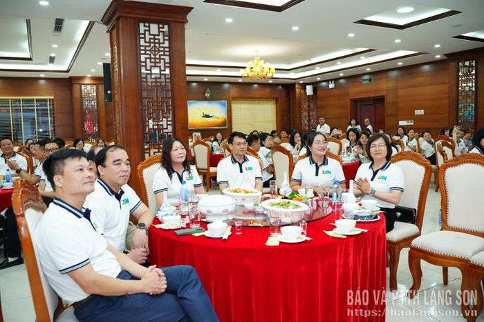 Cán bộ, viên chức, người lao động Báo và Phát thanh, Truyền hình Lạng Sơn dự chương trình