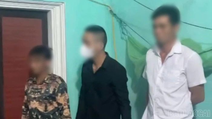 Các đối tượng được Công an xã Dương Quỳ đưa đi cai nghiện bắt buộc tại Cơ sở cai nghiện số 1 Công an tỉnh Lào Cai.