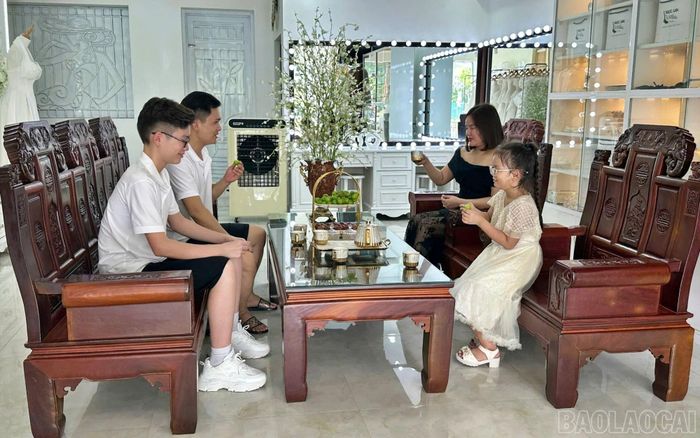 Những khoảnh khắc sum họp vui vẻ, hạnh phúc của gia đình anh Dương.