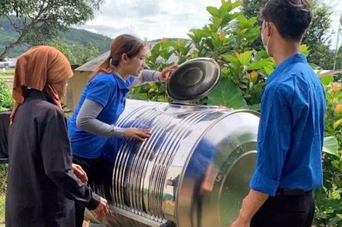 Trung tâm Y tế khu vực Đam Rông kiểm tra nguồn nước sinh hoạt gia đình của đồng bào DTTS trên địa bàn