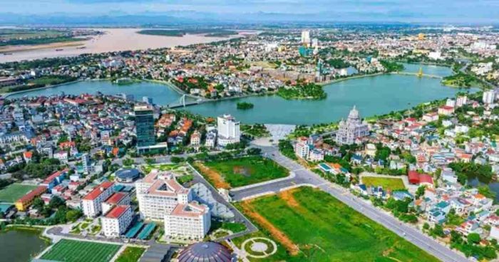 Các trung tâm thương mại, dịch vụ và du lịch sẽ được bố trí dọc theo các tuyến giao thông chính nhằm thuận lợi cho việc khai thác.