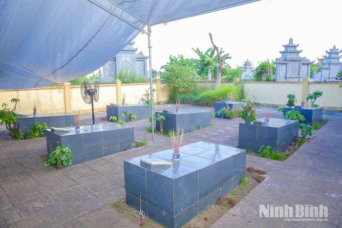 Phần mộ các liệt sĩ chưa xác định được thông tin tại Nghĩa trang liệt sĩ Yên Mật.